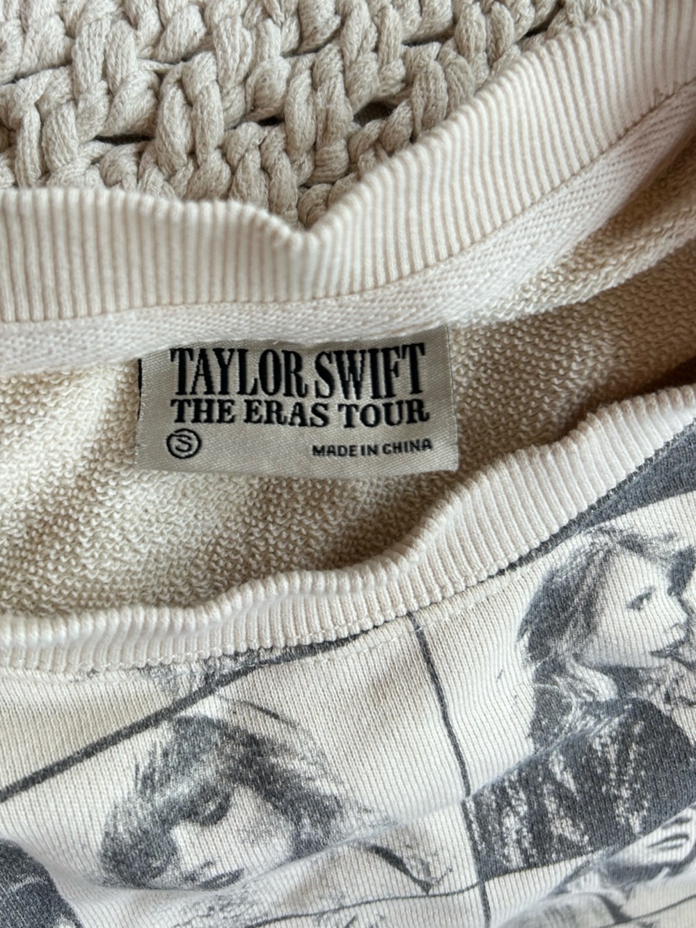 Taylor Swift The Eras Tour Beige Cropped Sweatshirt Sz Small - Picture 8 of 9